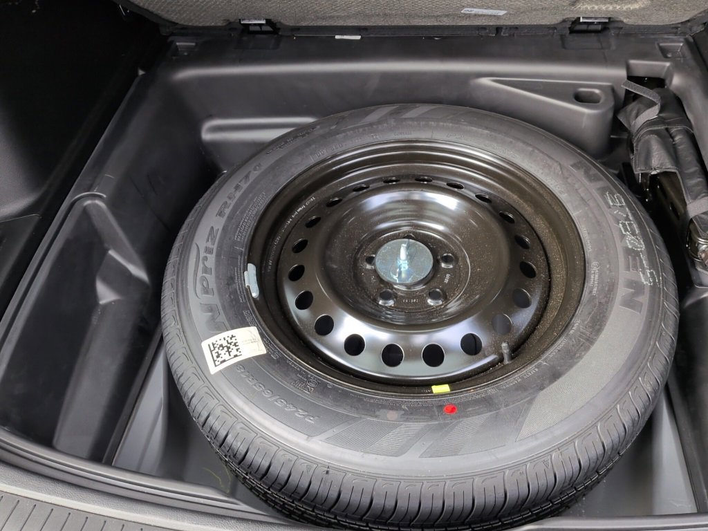 Used 2024 Jeep Grand Cherokee Laredo X w/ Trailer Tow Package image 24