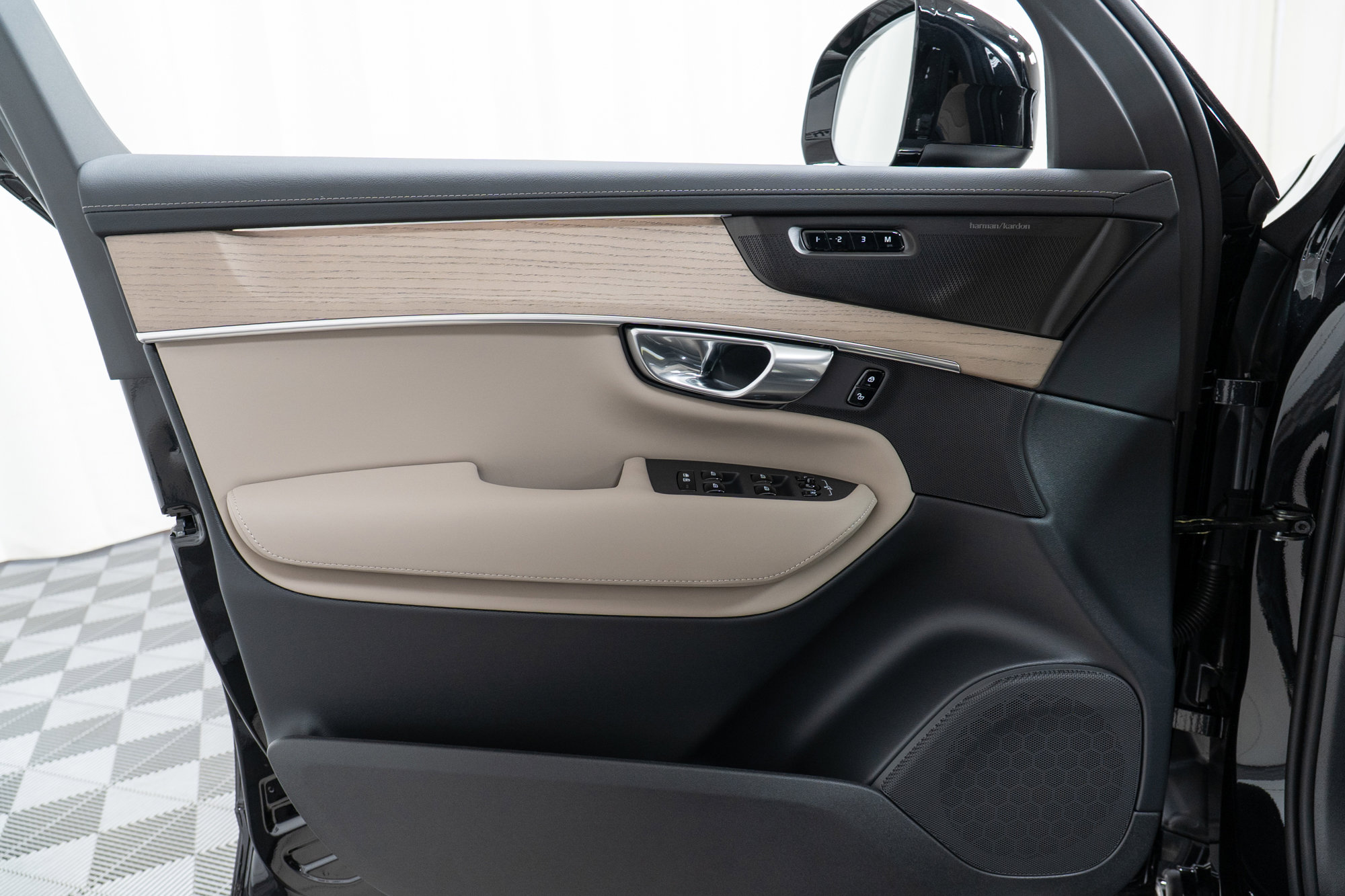 New 2026 Volvo XC90 T8 Plus w/ Protection Package Premier image 11