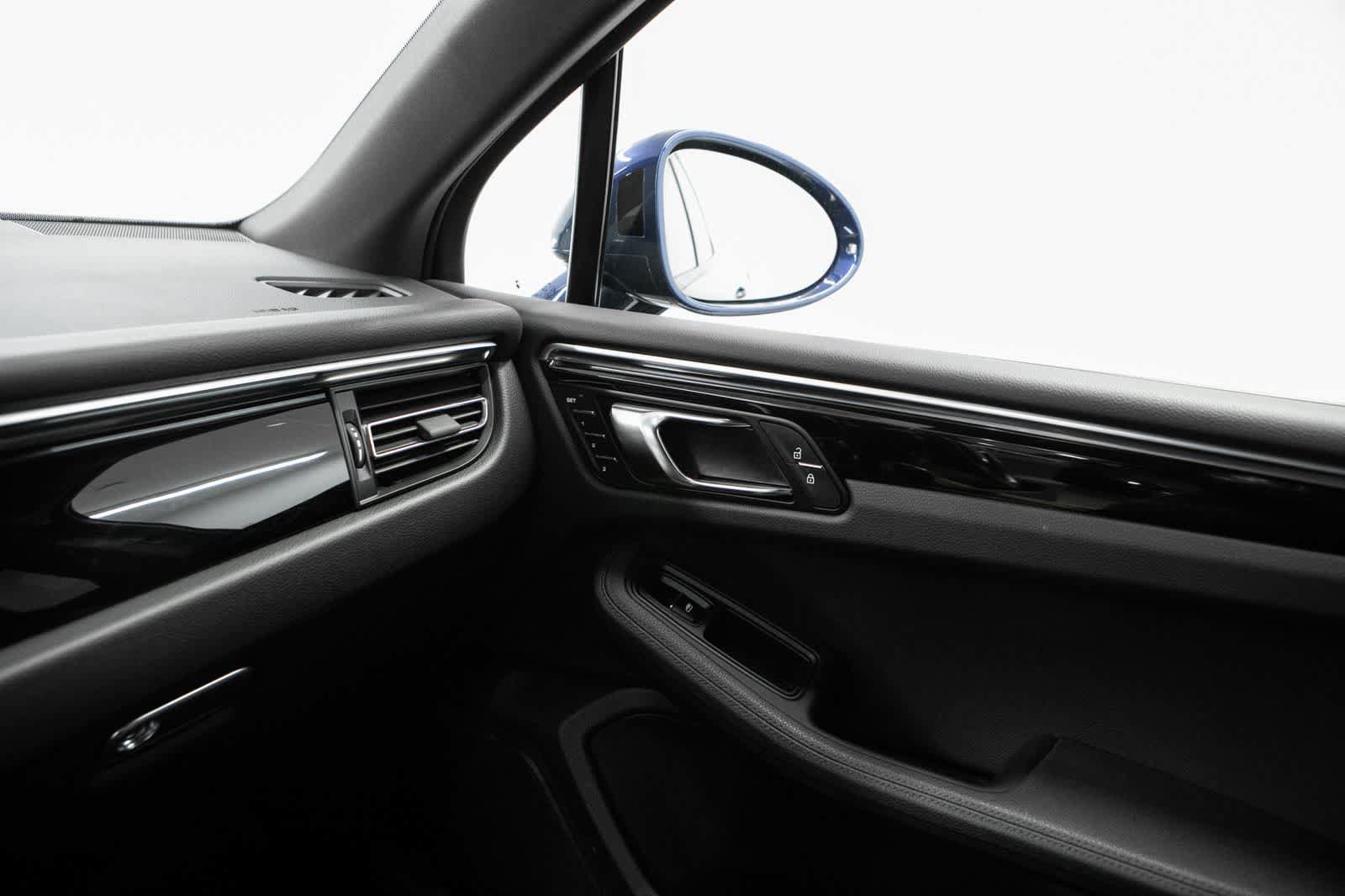 Certified 2023 Porsche Macan AWD/4WD image 26