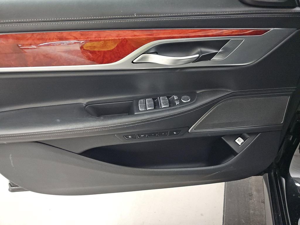 Used 2022 BMW ALPINA B7 xDrive ALPINA B7 xDrive w/ Luxury Rear Seating Package image 13