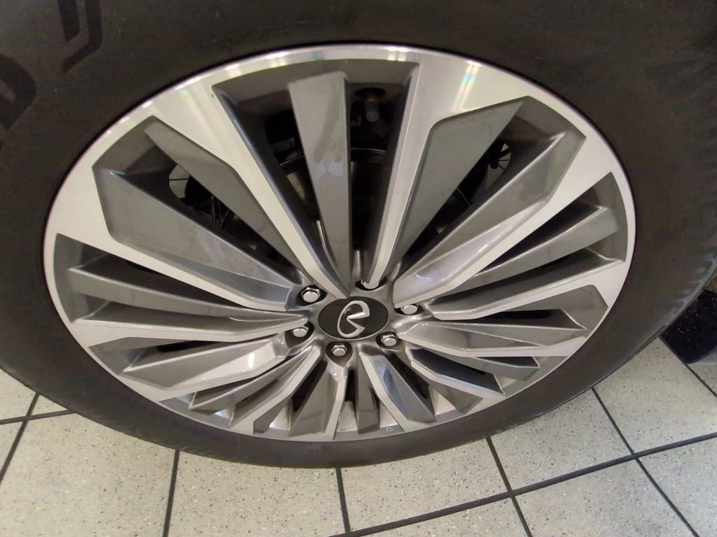 Used 2025 INFINITI QX80 Sensory image 28