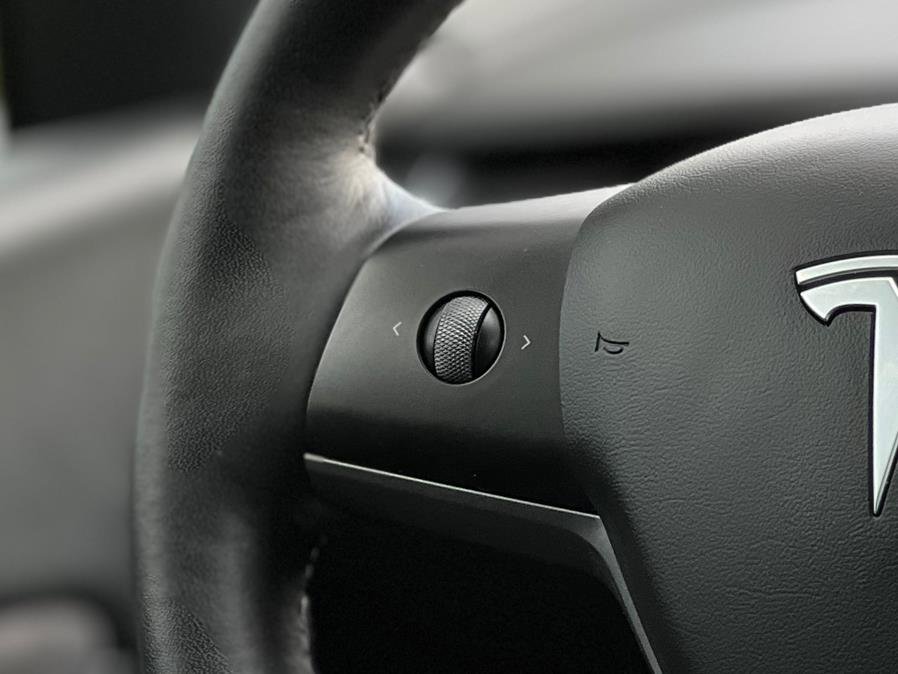 Used 2022 Tesla Model Y Long Range image 12