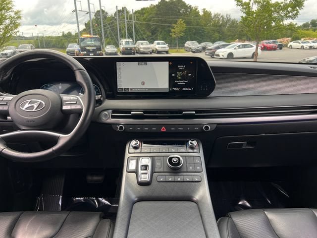 Used 2024 Hyundai Palisade Limited FWD image 17