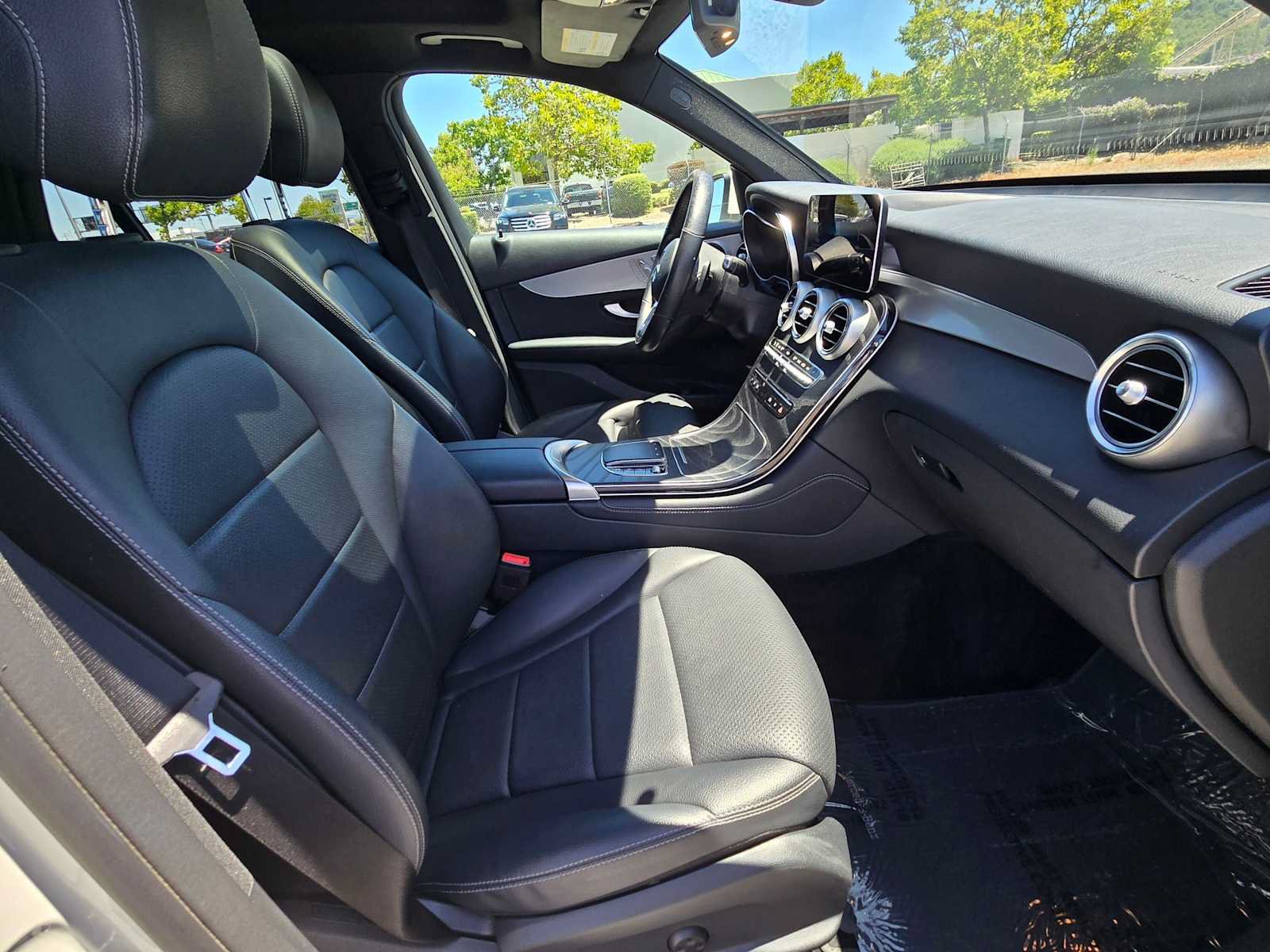 Used 2021 Mercedes-Benz GLC 300 4MATIC image 11