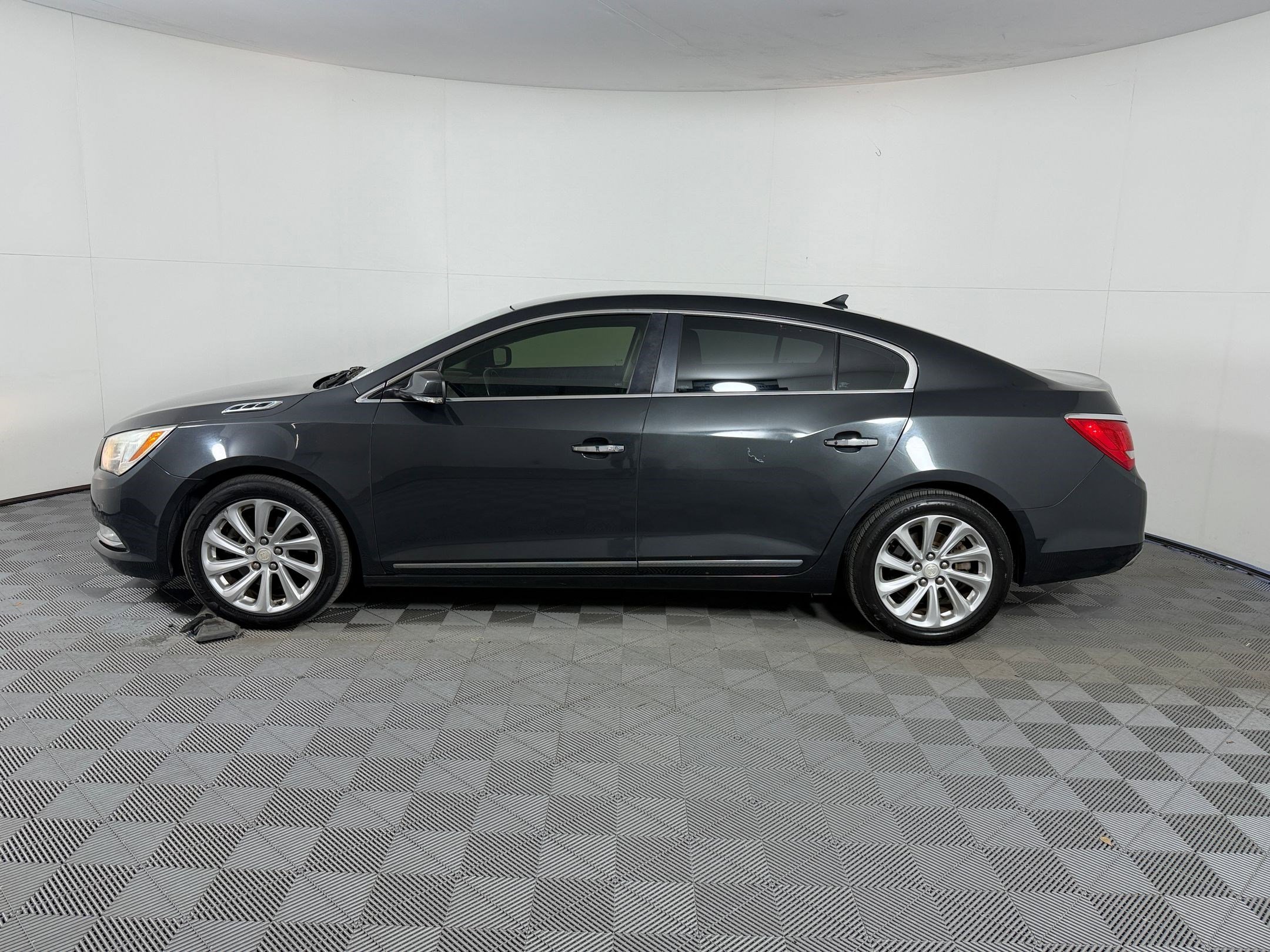 Used 2014 Buick LaCrosse Leather FWD image 2