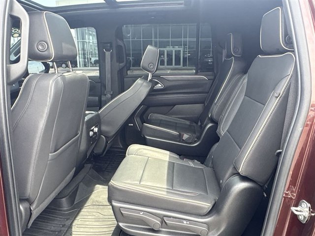 Certified 2023 GMC Yukon XL SLT w/ SLT Premium Package AWD/4WD image 26