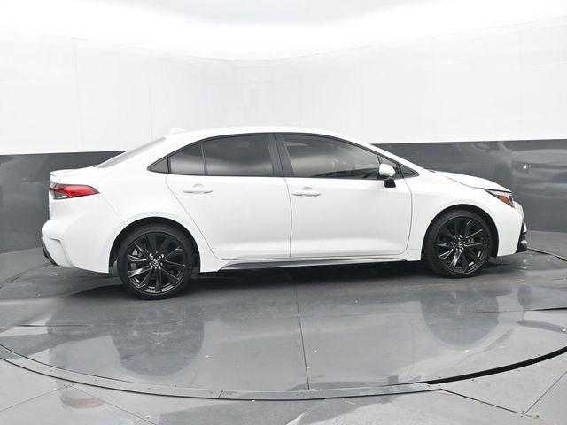 Used 2024 Toyota Corolla SE image 2