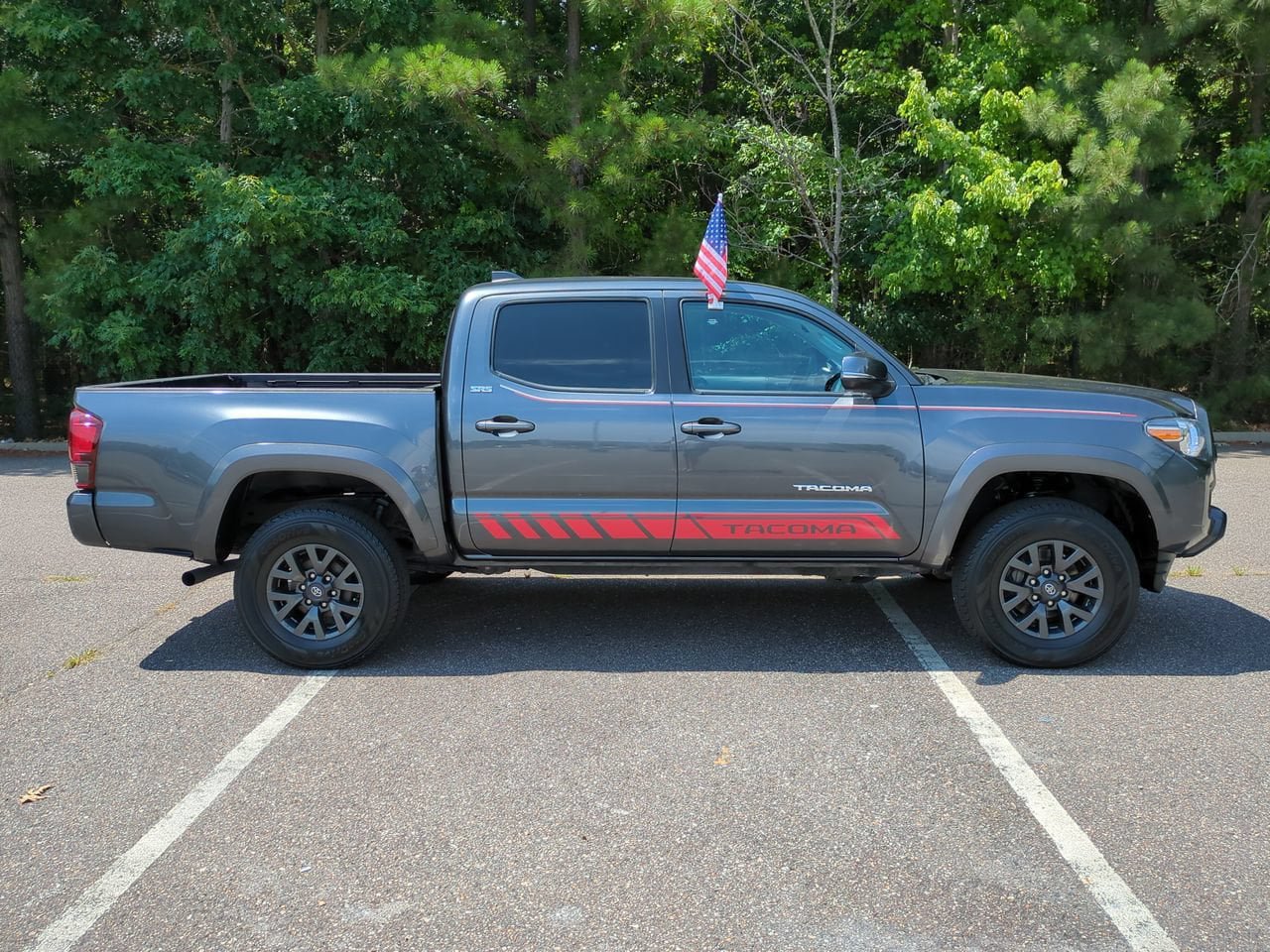Used 2023 Toyota Tacoma SR5 w/ Technology Package AWD/4WD image 3