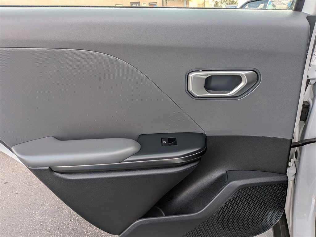 Used 2025 Kia K4 LXS image 24