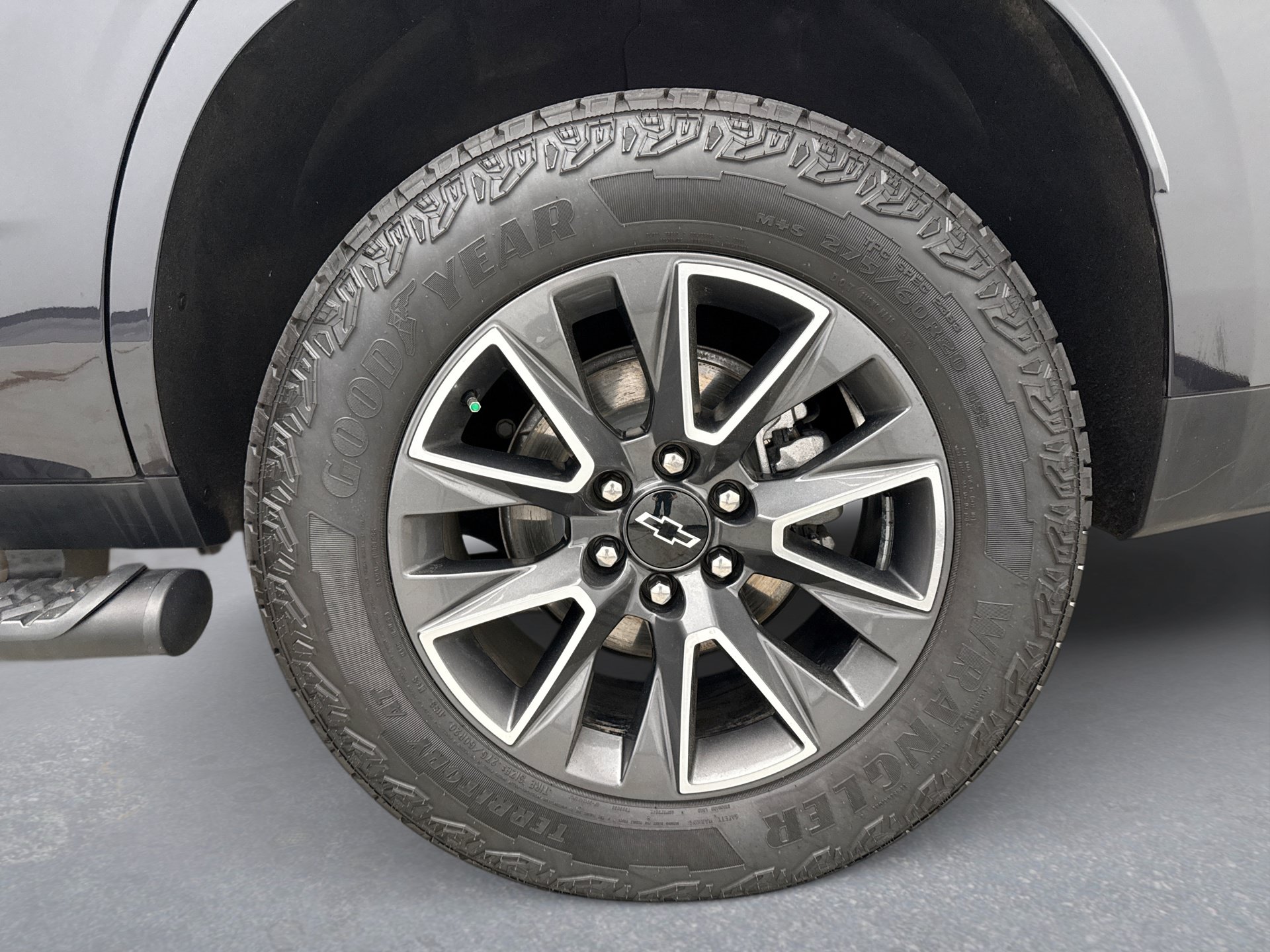 Used 2024 Chevrolet Tahoe Z71 w/ Luxury Package AWD/4WD image 29