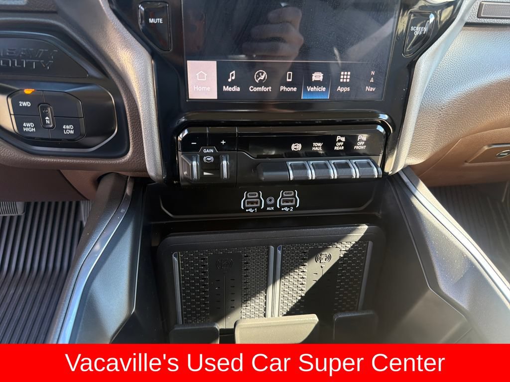Used 2025 RAM 3500 Laramie AWD/4WD image 18