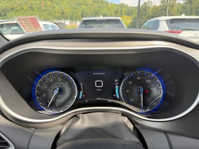 Used 2025 Chrysler Pacifica Select FWD image 7