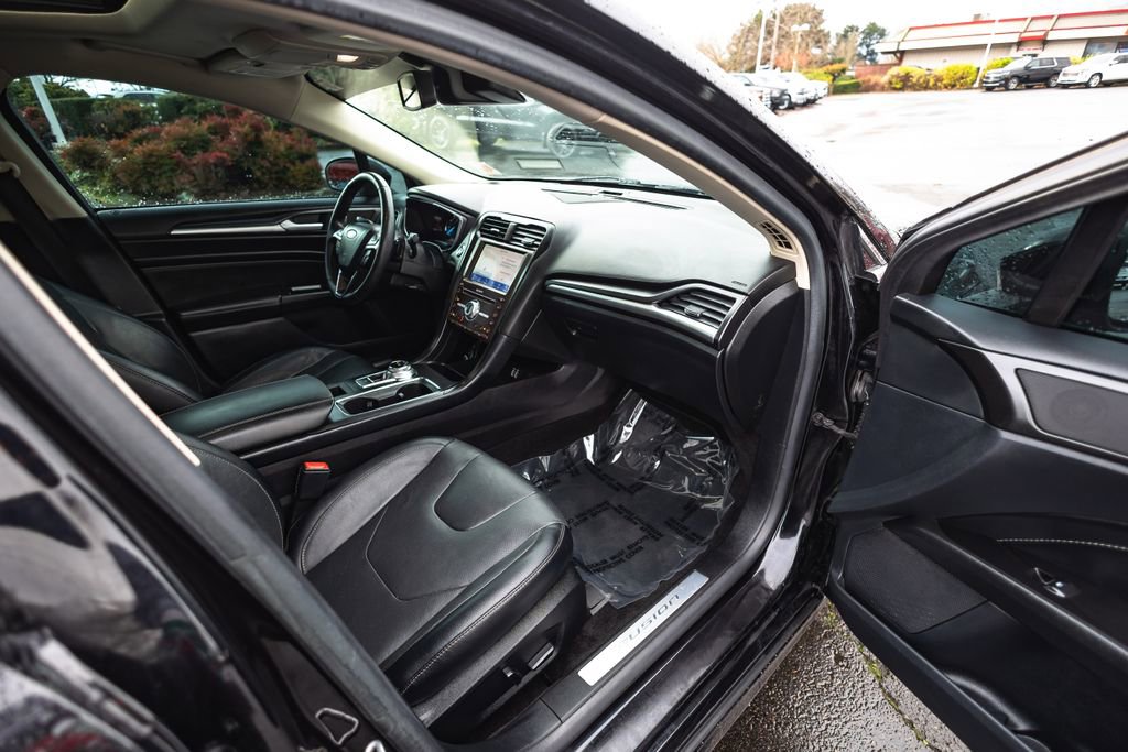 Used 2020 Ford Fusion Titanium image 22