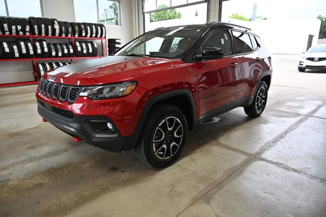 Used 2025 Jeep Compass Trailhawk AWD/4WD image 8