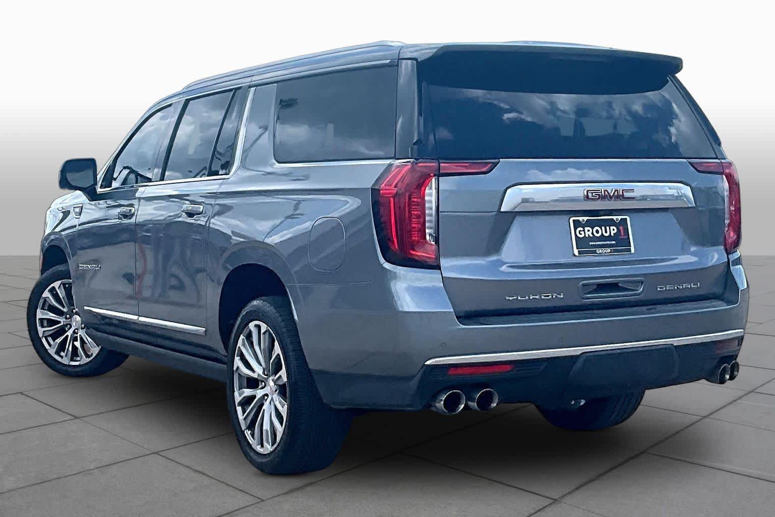 Used 2021 GMC Yukon XL Denali w/ Denali Premium Package RWD image 12