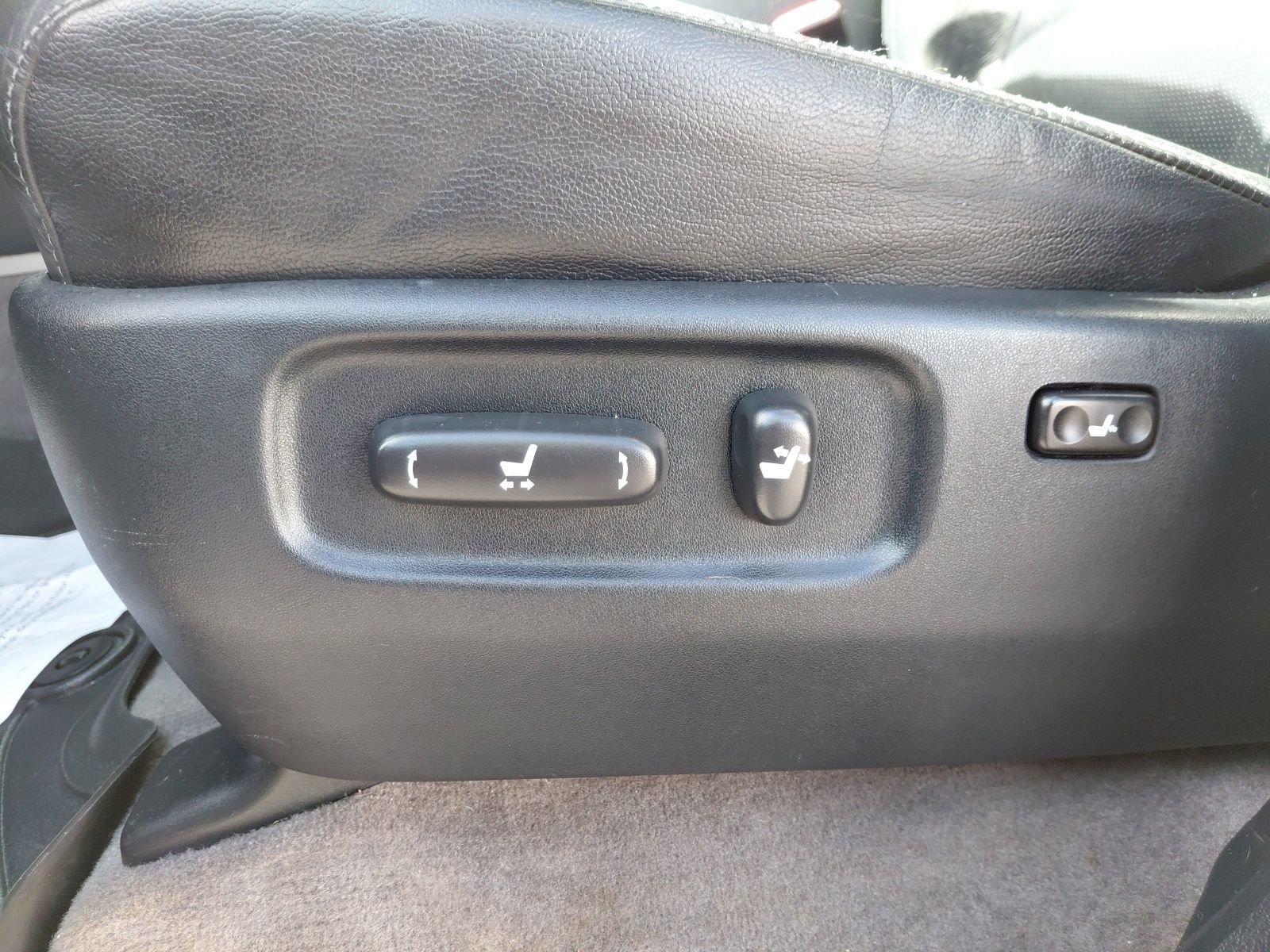Used 2013 Toyota Land Cruiser image 18