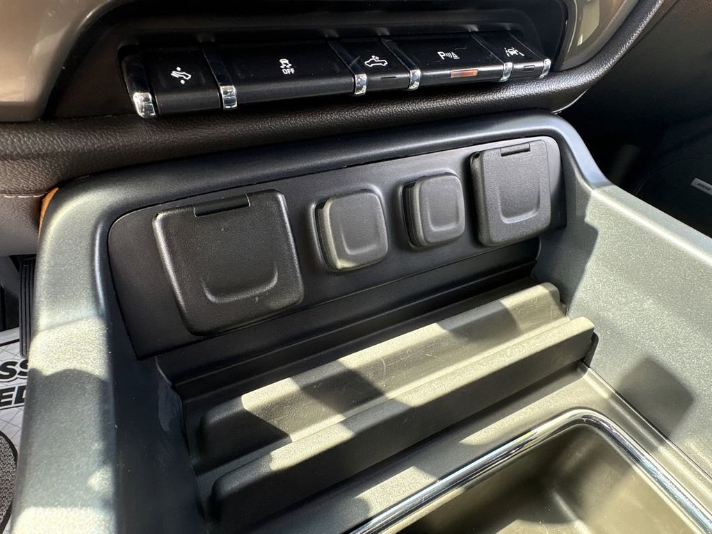 Used 2018 Chevrolet Silverado 1500 High Country image 26