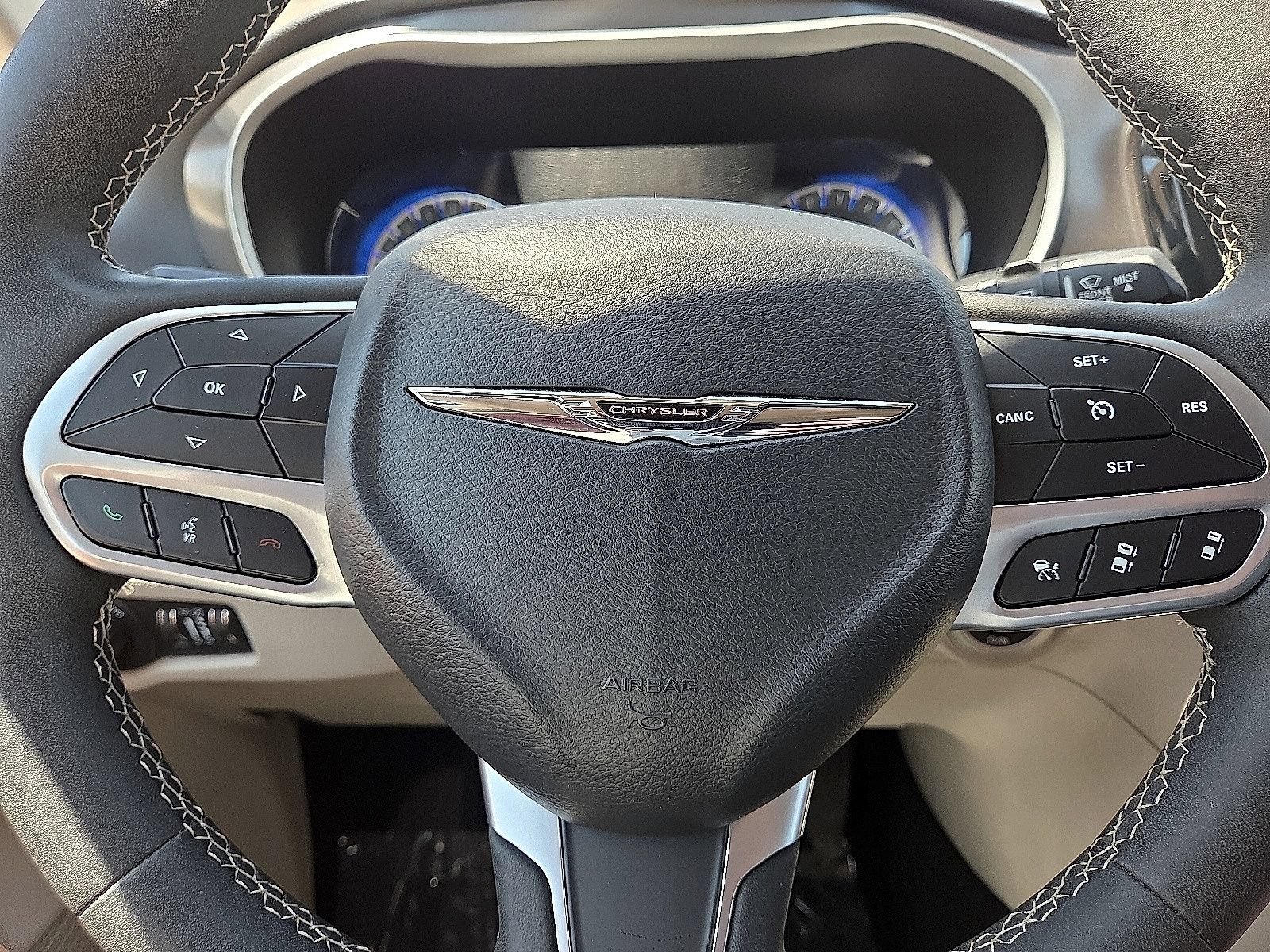 Used 2024 Chrysler Pacifica Touring-L FWD image 30