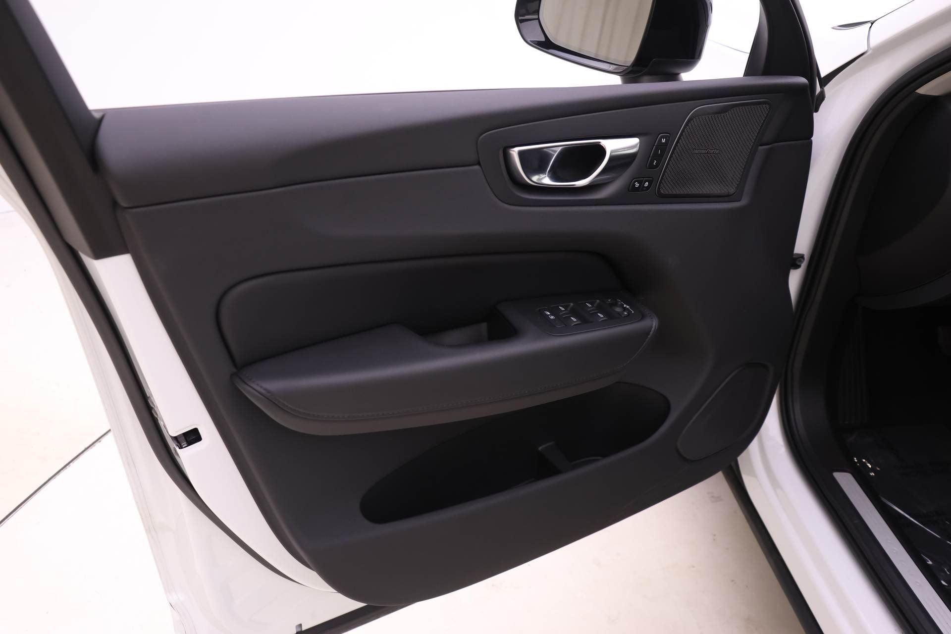 New 2025 Volvo XC60 T8 Plus w/ Protection Package Premier image 22