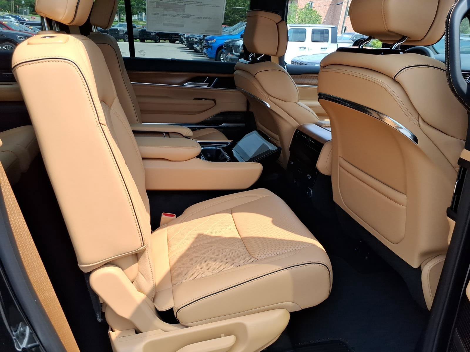 New 2026 Jeep Grand Wagoneer Summit AWD/4WD image 5