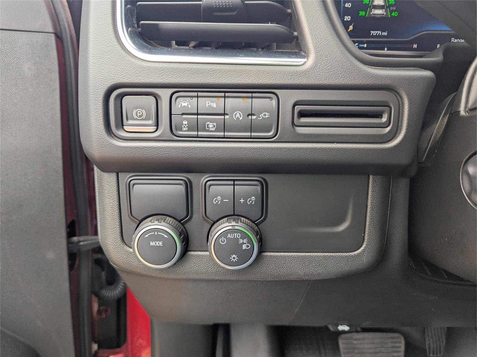 Used 2022 Chevrolet Tahoe RST w/ Luxury Package image 28