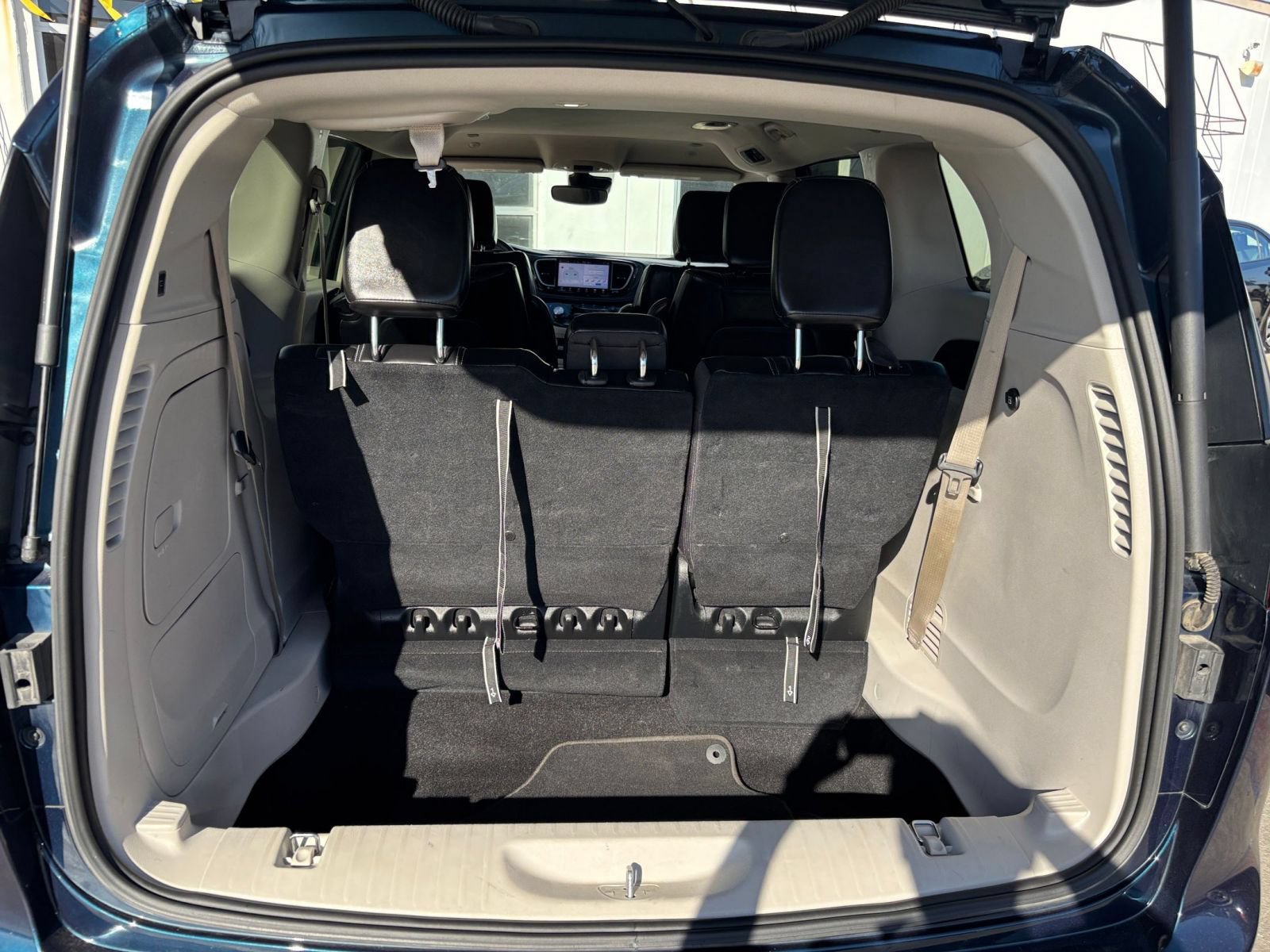 Used 2023 Chrysler Pacifica Touring-L FWD image 35