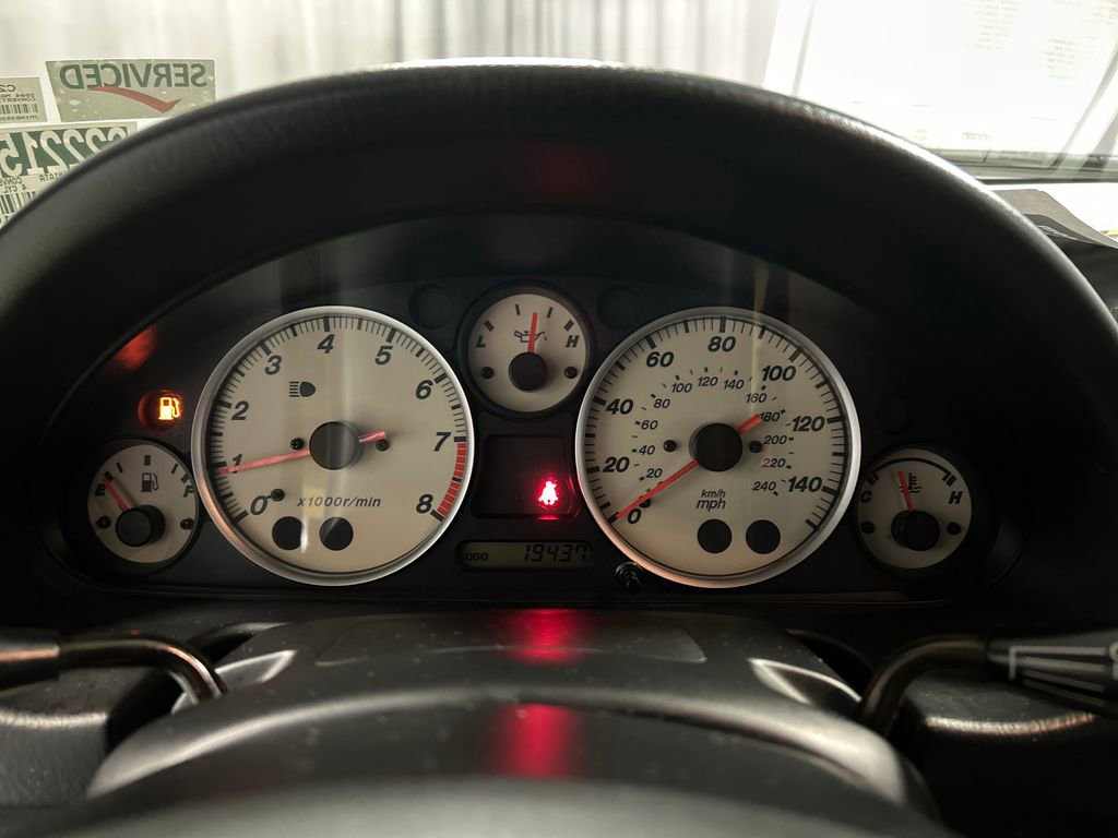 Used 2004 MAZDA MX-5 Miata w/ Cloth Azure Blue Pkg image 14