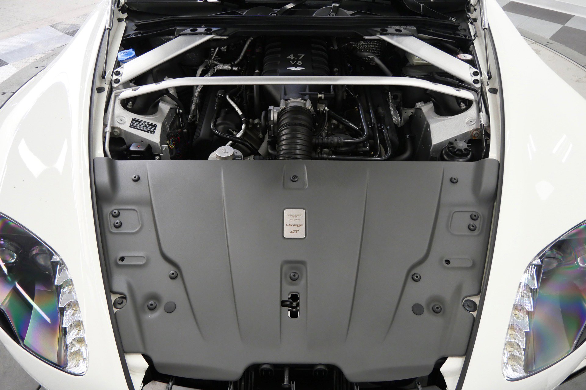 Used 2016 Aston Martin V8 Vantage GT RWD image 12