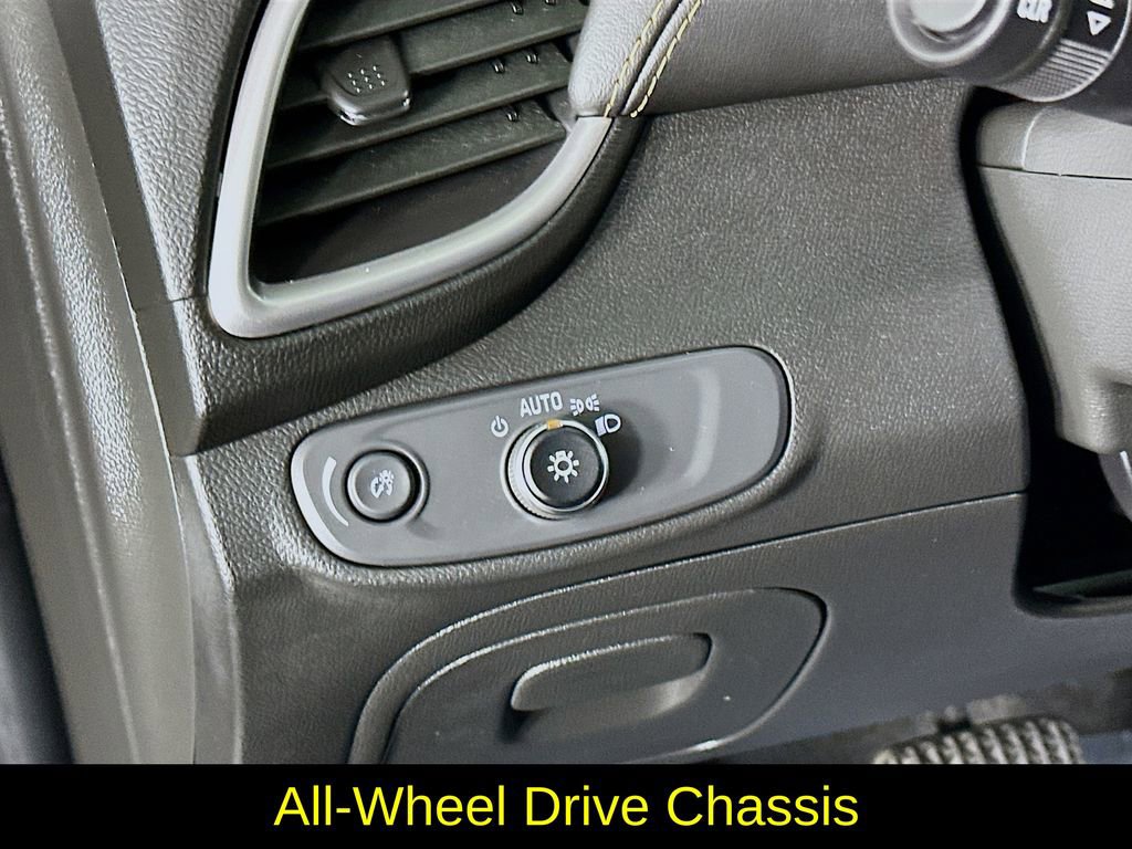 Used 2022 Chevrolet Trax LT w/ LT Convenience Package image 15