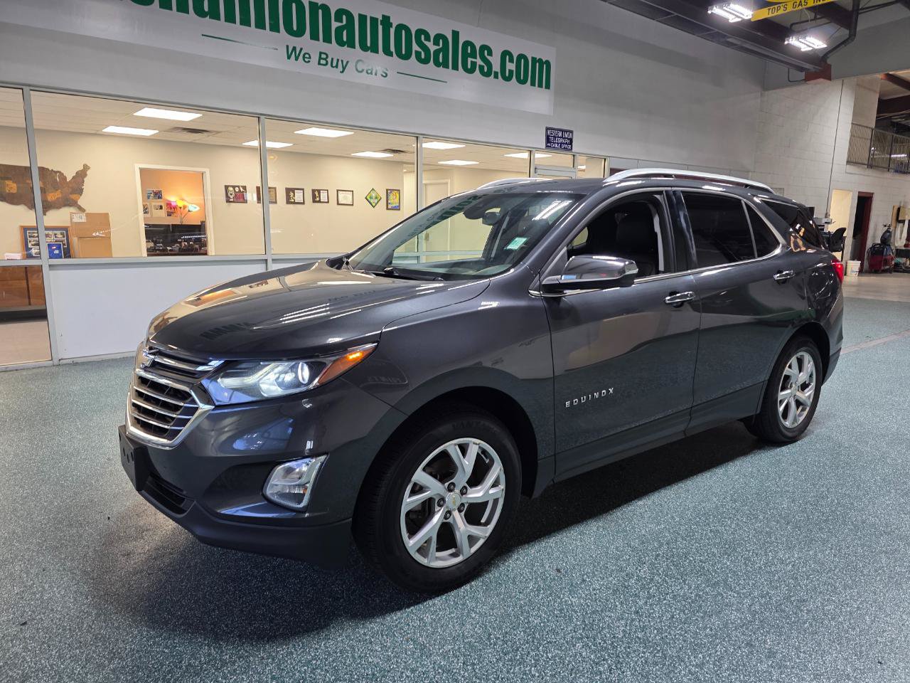 Used 2018 Chevrolet Equinox Premier AWD/4WD image 2