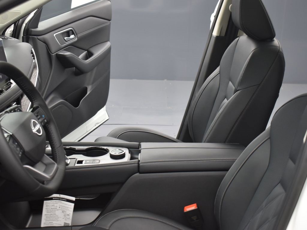 New 2026 Nissan Rogue Platinum image 18