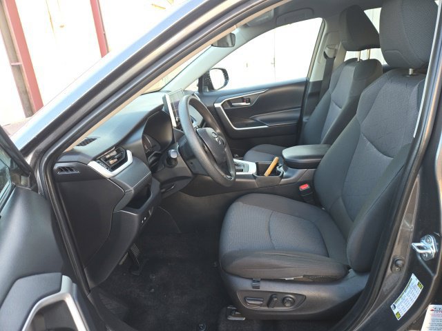 Used 2025 Toyota RAV4 XLE AWD/4WD image 19