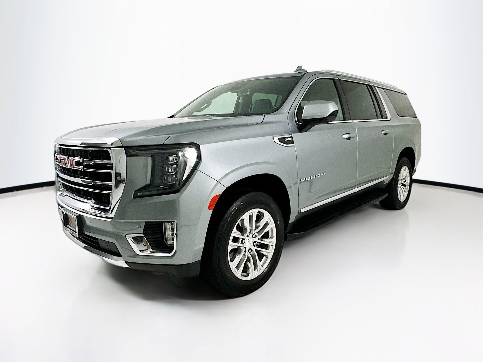 Used 2023 GMC Yukon XL SLT w/ LPO, Floor Liner Package image 3