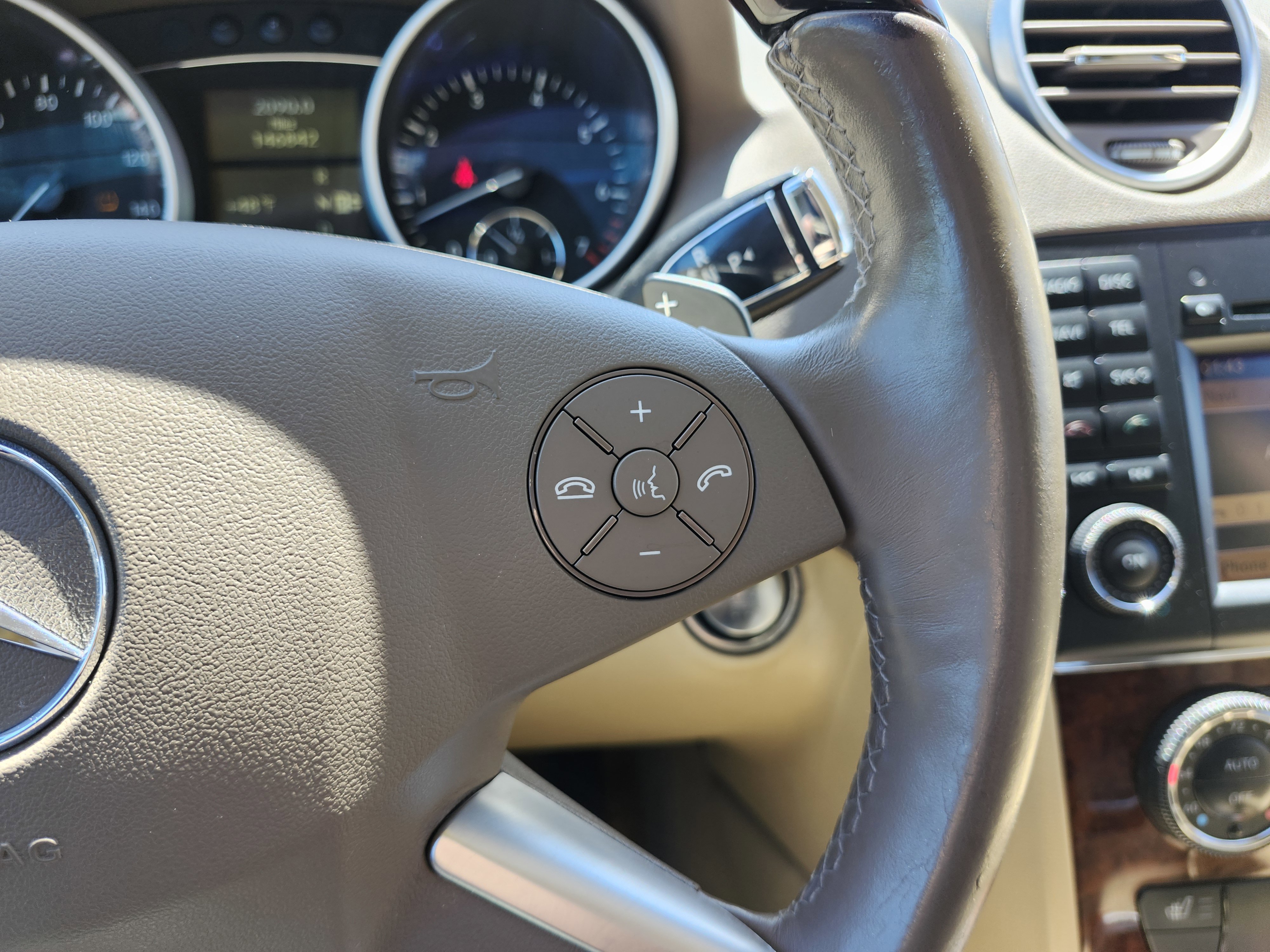 Used 2011 Mercedes-Benz ML 350 4MATIC image 36