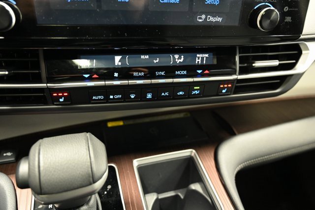 Used 2023 Toyota Sienna XLE w/ XLE Plus Package image 19