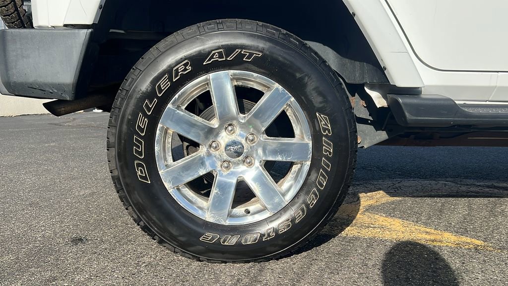 Used 2017 Jeep Wrangler Unlimited Sahara w/ Connectivity Group image 11