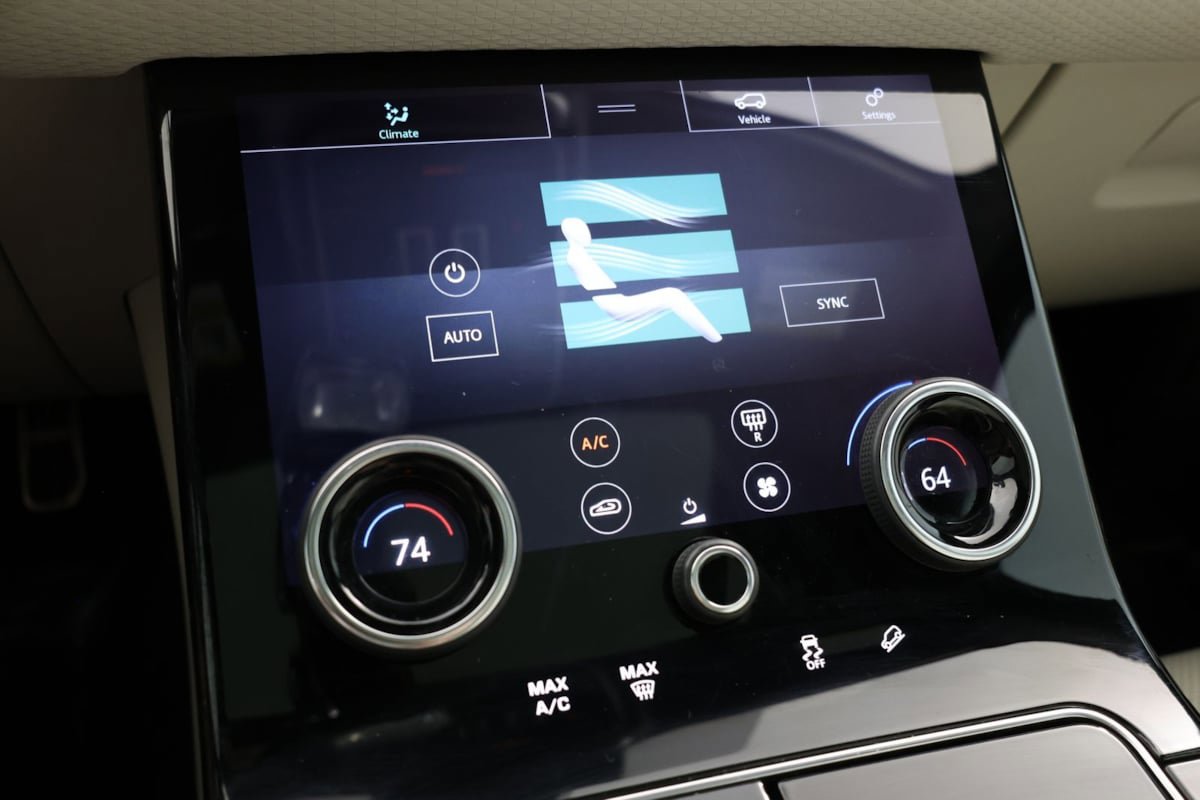 Used 2019 Land Rover Range Rover Velar R-Dynamic SE AWD/4WD image 28