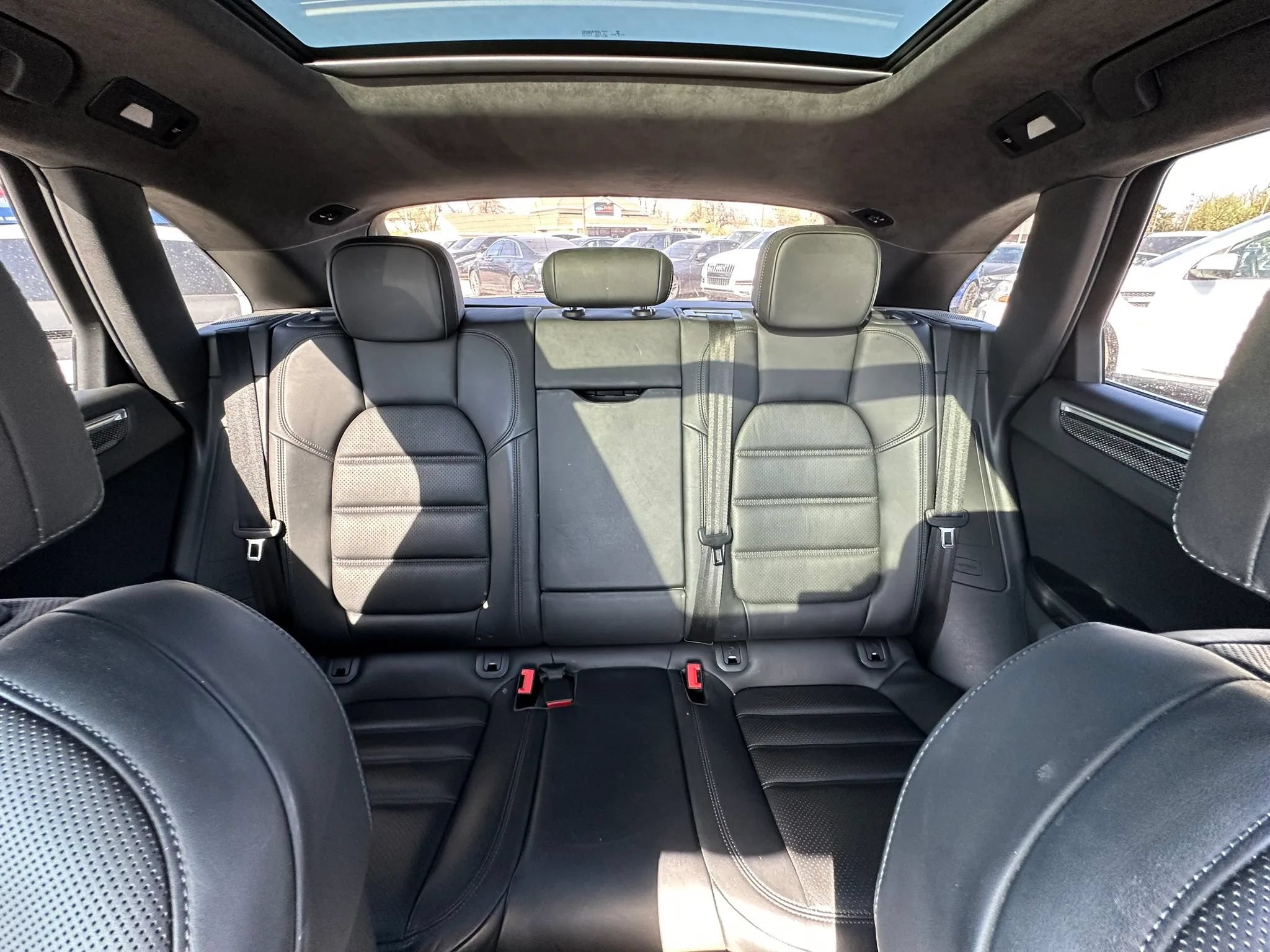 Used 2015 Porsche Macan Turbo AWD/4WD image 16