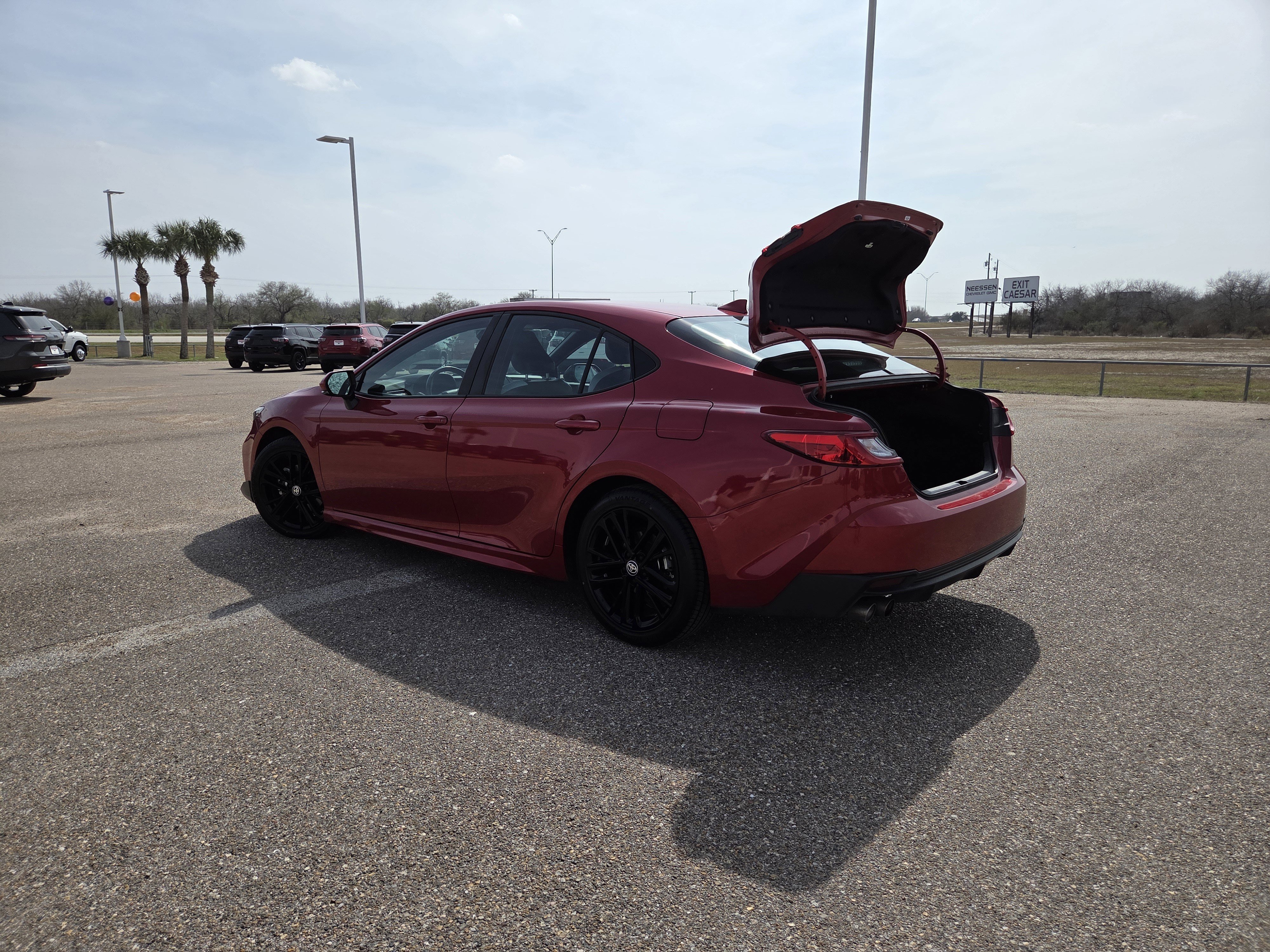 Used 2025 Toyota Camry SE image 23