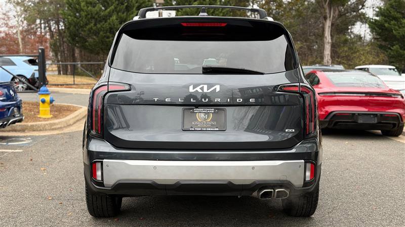 Used 2024 Kia Telluride EX w/ EX Captain's Chair Package image 3