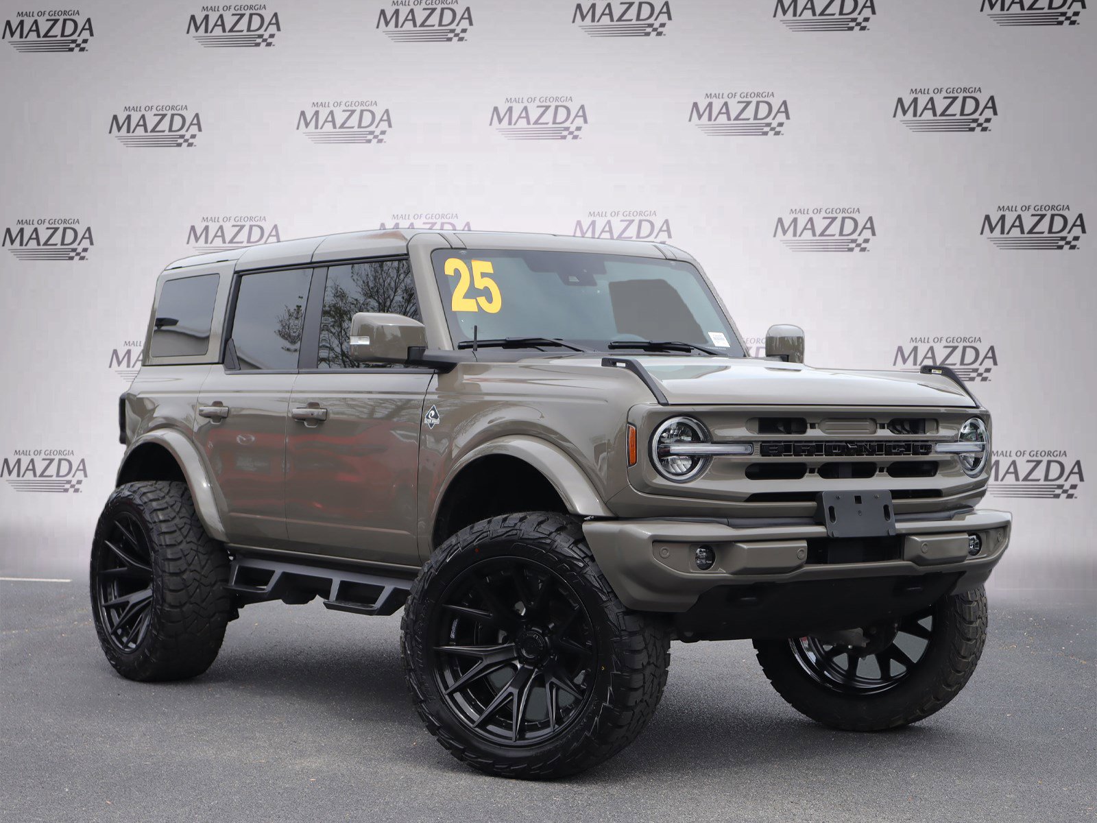 Used 2025 Ford Bronco Outer Banks image 2