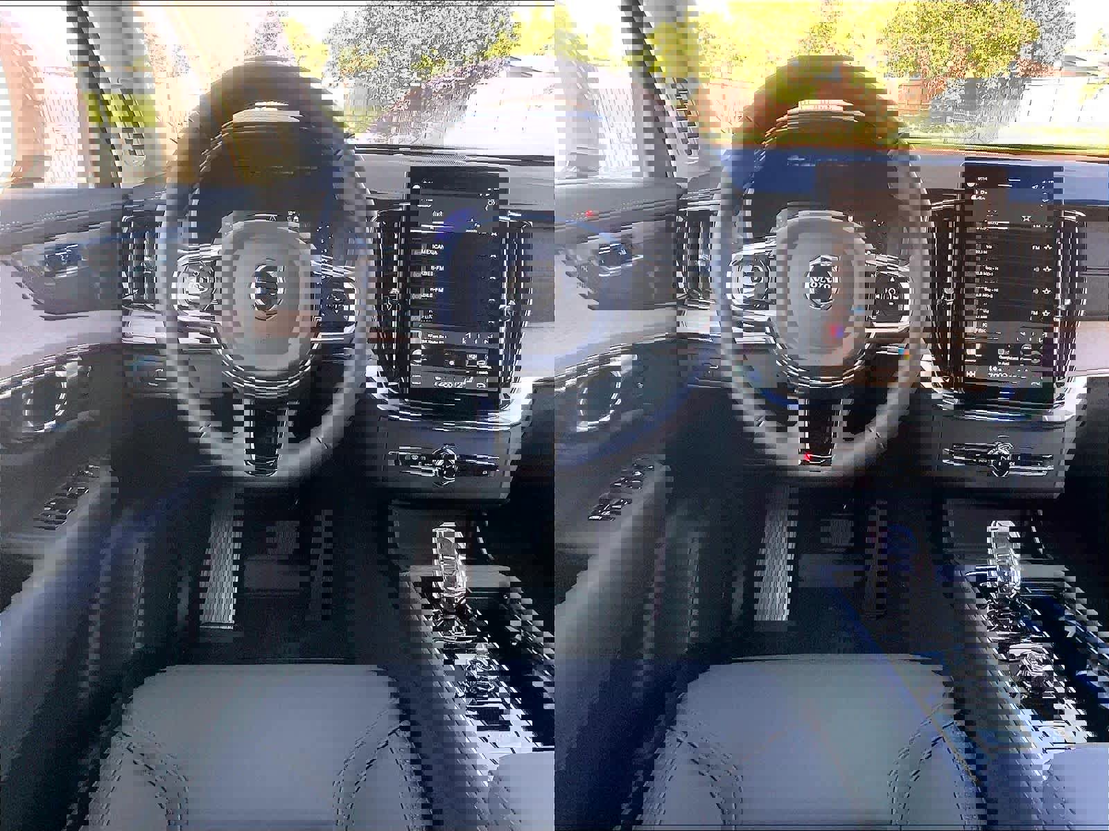 New 2026 Volvo XC90 B5 Plus w/ Protection Package image 15