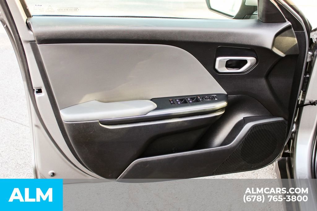 Used 2025 Kia K4 LXS image 36