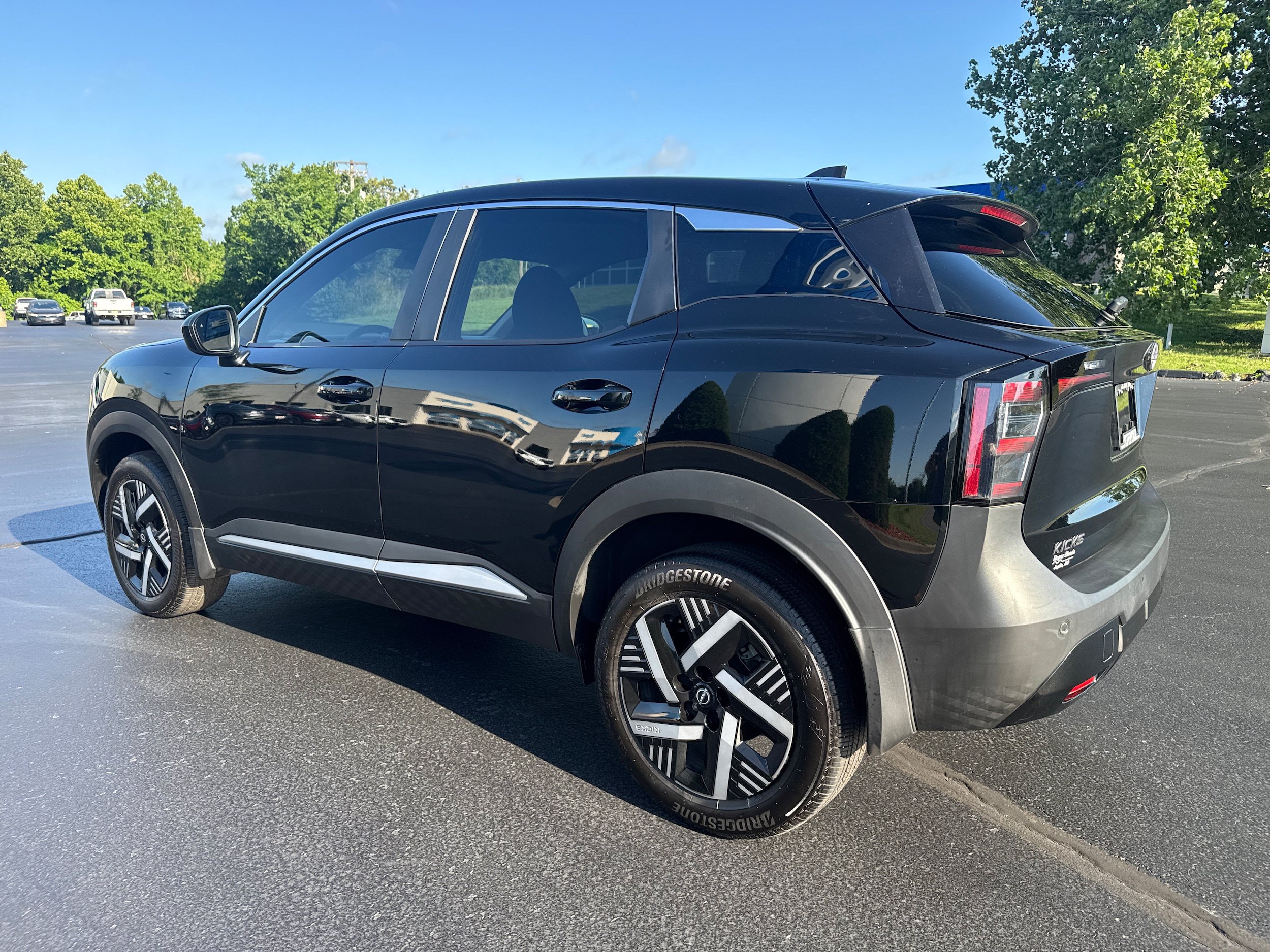 Used 2025 Nissan Kicks SV FWD image 3