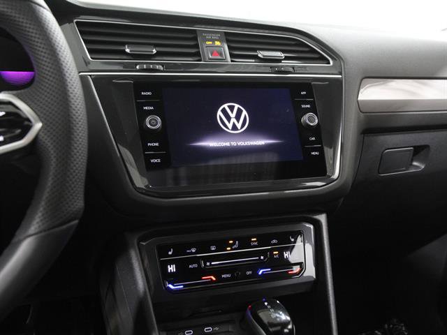 Used 2024 Volkswagen Tiguan SE R-Line image 8