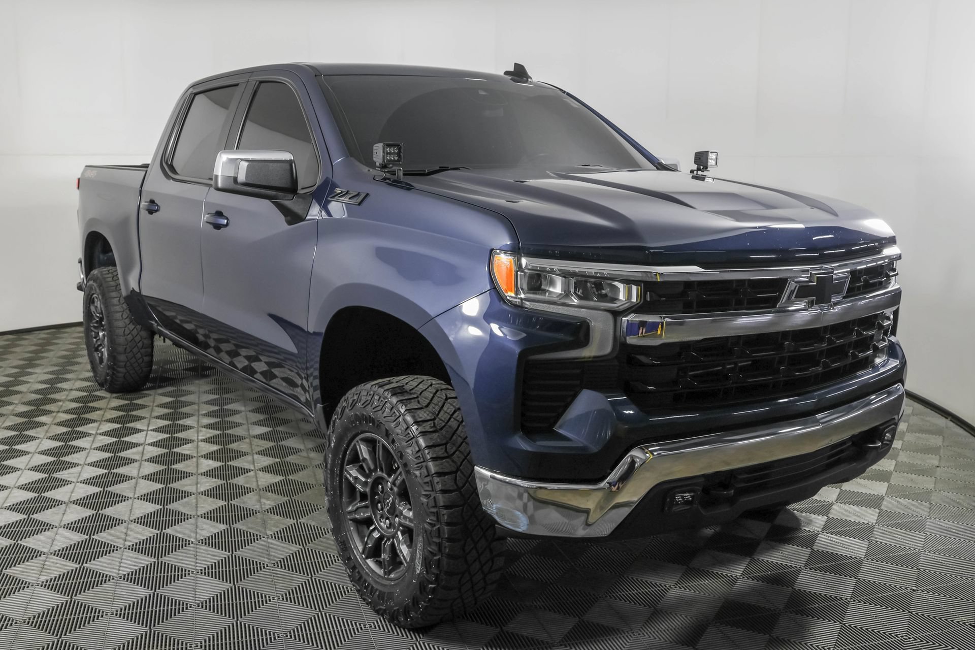 Used 2023 Chevrolet Silverado 1500 LT AWD/4WD image 12