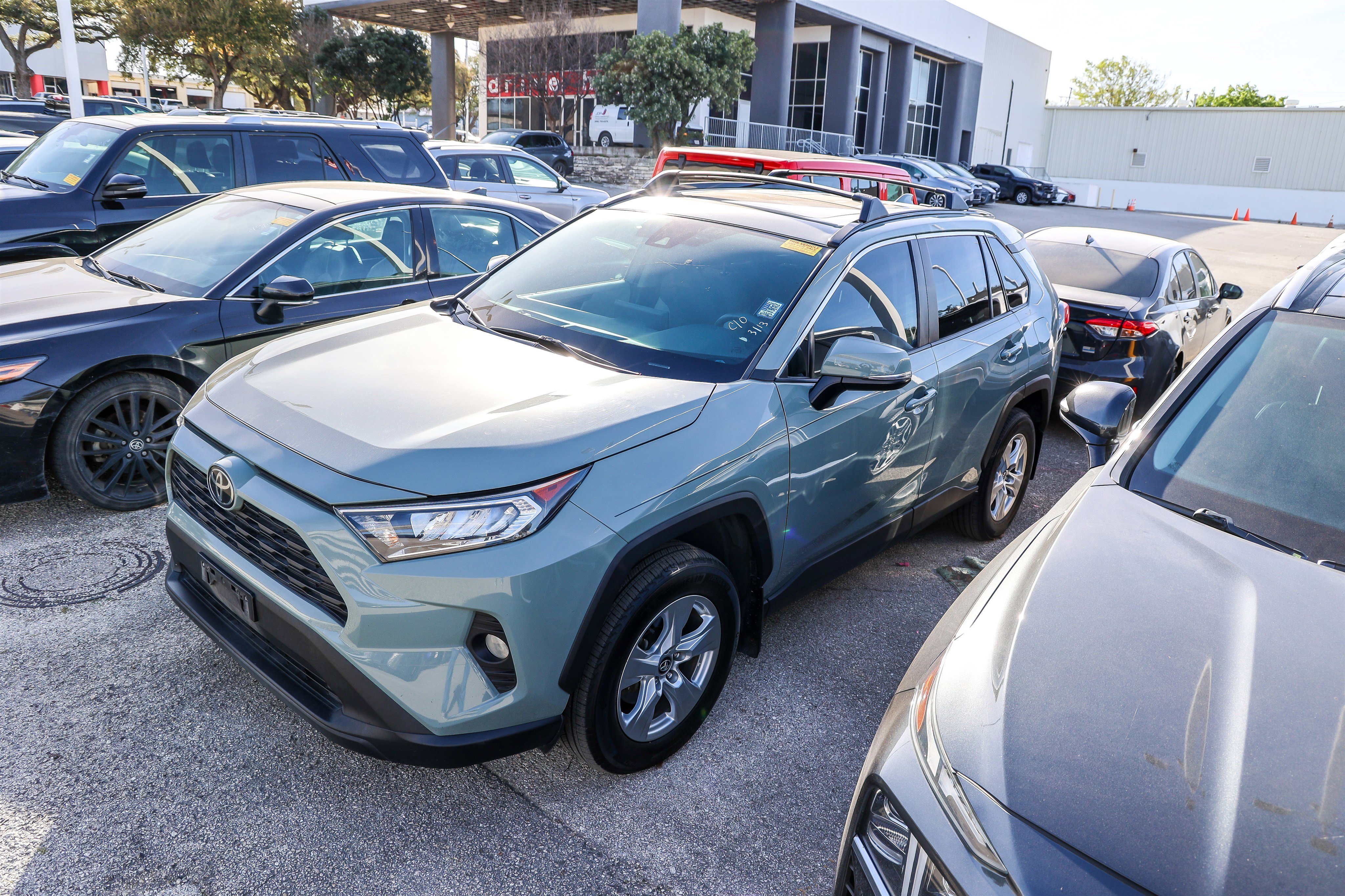 Used 2020 Toyota RAV4 XLE w/ Convenience Package image 3