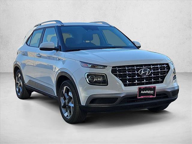 Certified 2025 Hyundai Venue SEL FWD image 3