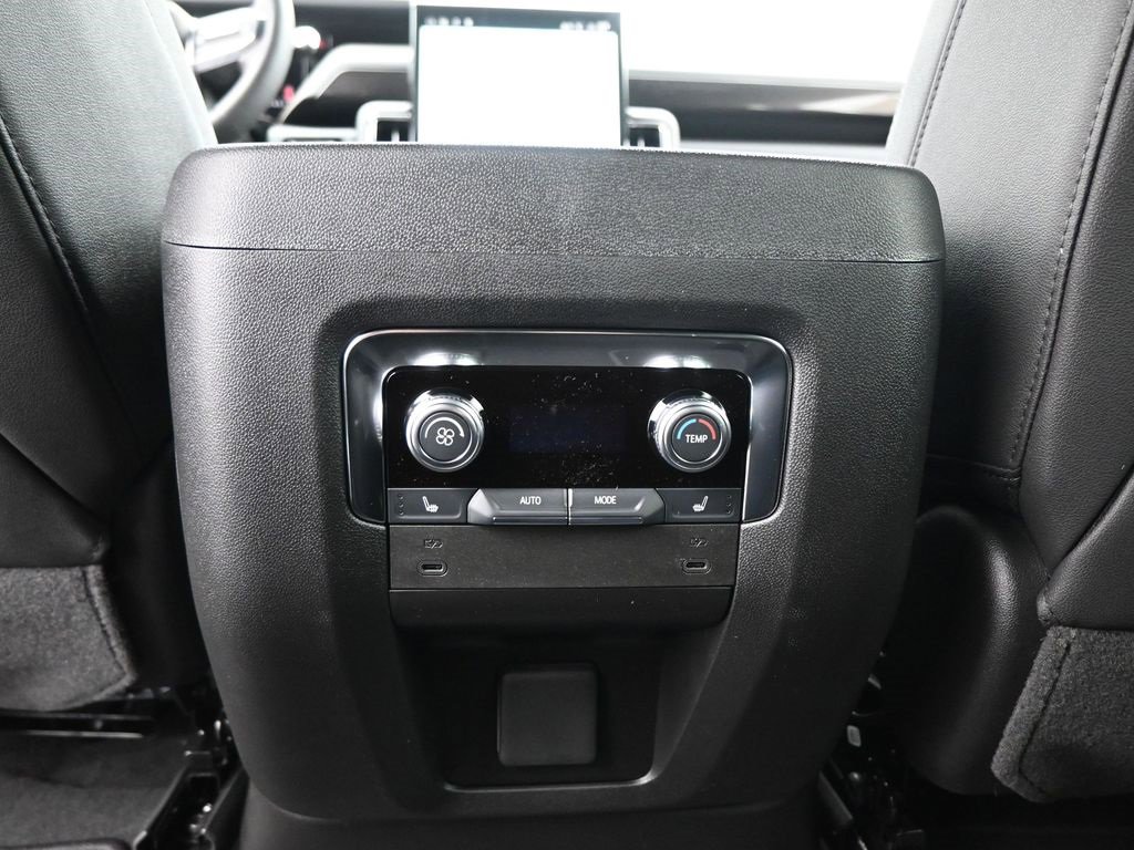 New 2026 GMC Yukon XL Elevation image 24