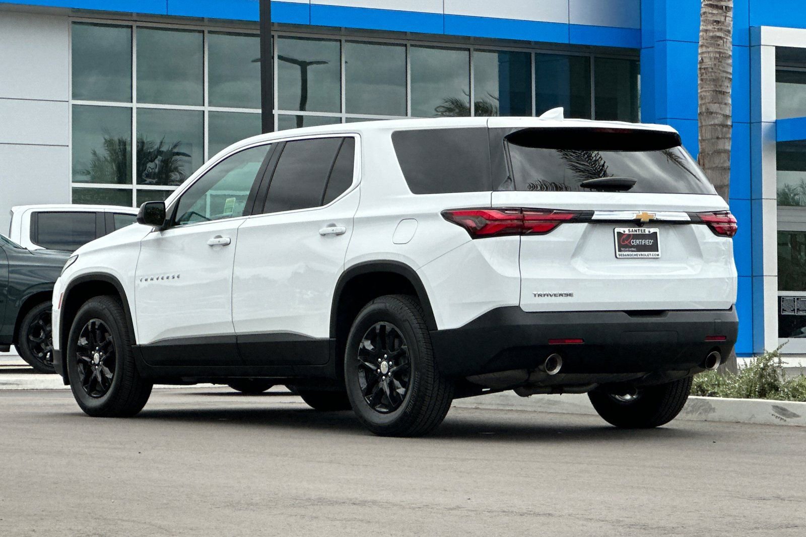 Used 2022 Chevrolet Traverse LS FWD image 6